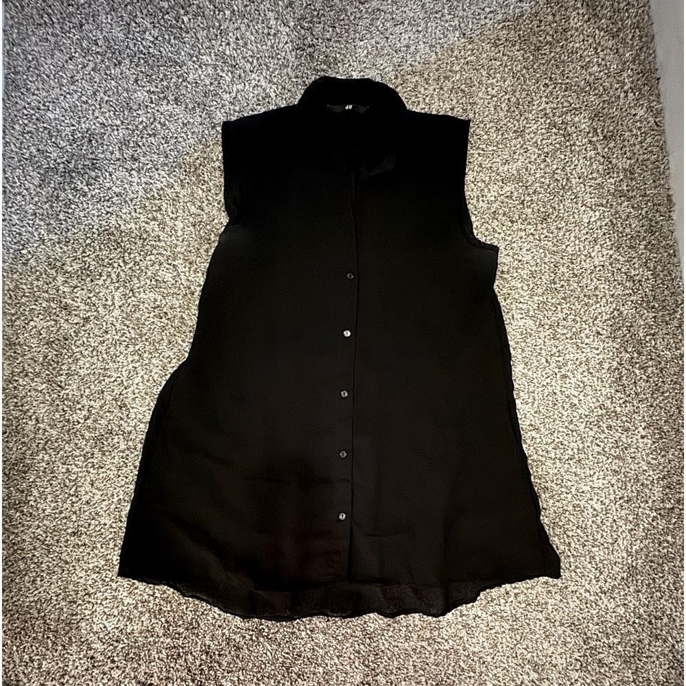 H&M size 6 sleeveless button shirt black